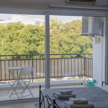 1-2bd Apartment