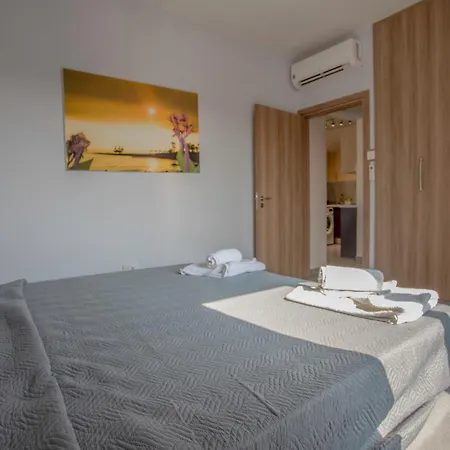 1-2bd Apartment *