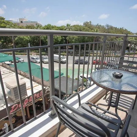 1-2bd Apartment *