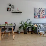 1-2bd * פאפוס